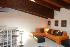 BILOCALE PRESTIGIOSO CON TERRAZZO